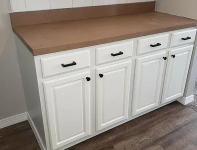 Stone-look countertop after restoration – polished, refreshed, and like-new.