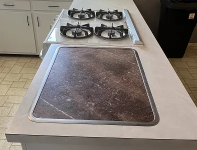 Old vanity top before reglazing – chipped edges and faded color